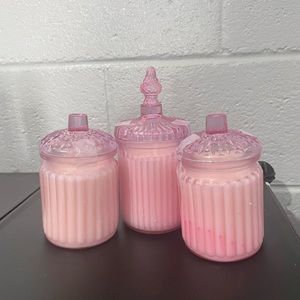 Hey everyone I don’t know if I can put the candles on poshmark but I’m trying.